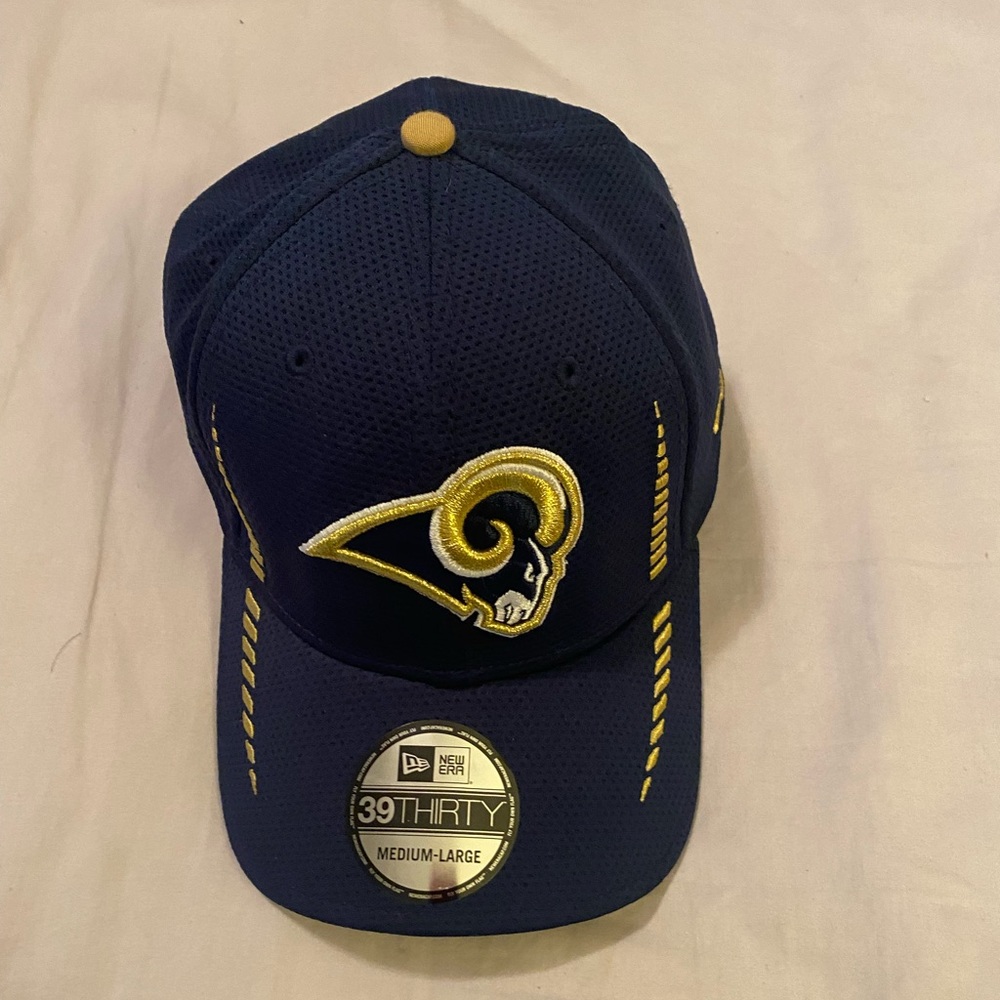 Vintage New Era 39 Thirty M-L St Louis Rams Fitted Hat